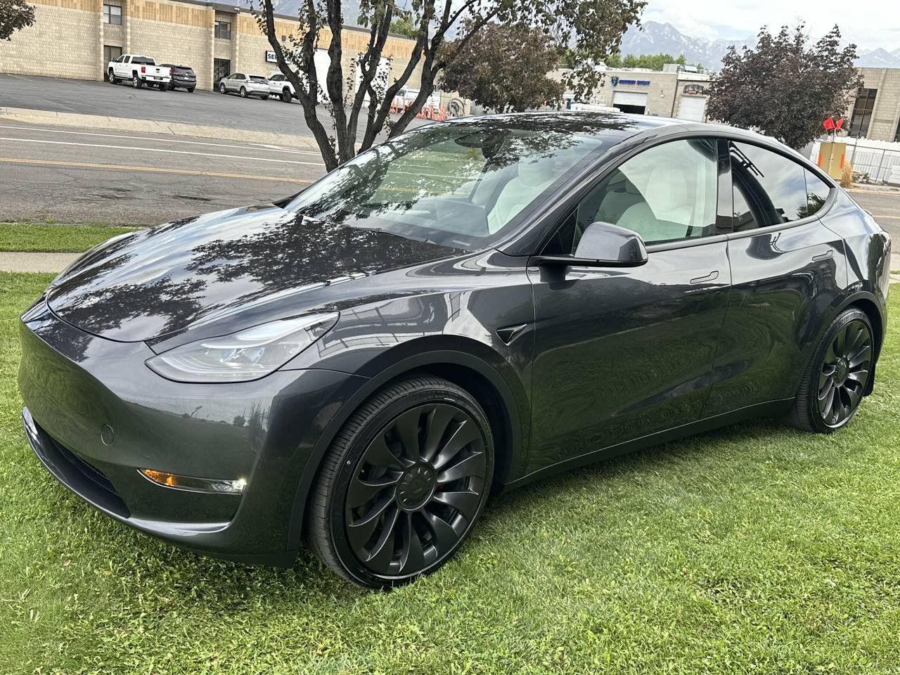 Used 2025 Tesla Model Y Performance AWD/4WD image 11