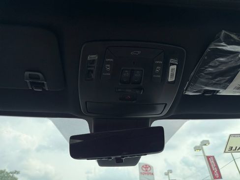 Used 2026 Toyota Sienna Limited AWD/4WD image 29