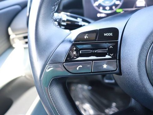 Used 2025 Hyundai Elantra Limited image 21