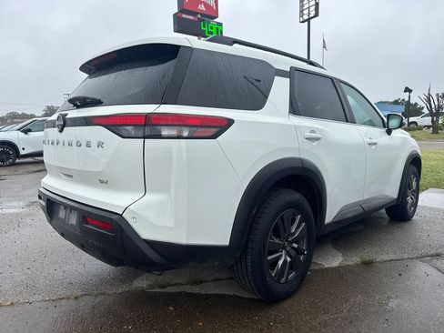 Used 2024 Nissan Pathfinder SV FWD image 11