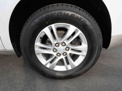 Used 2018 Buick Enclave Essence image 30