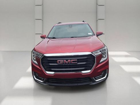 Used 2024 GMC Terrain SLE w/ Driver Convenience Package FWD image 2