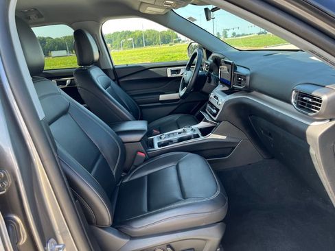 Used 2023 Ford Explorer XLT w/ Equipment Group 202A image 13