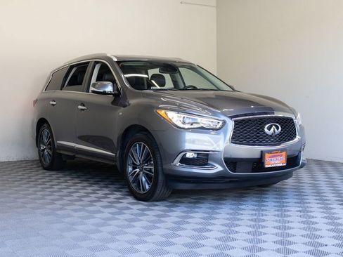 Used 2019 INFINITI QX60 Luxe w/ Essential Package FWD image 6