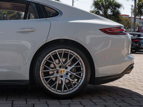 Used 2018 Porsche Panamera 4S image 37