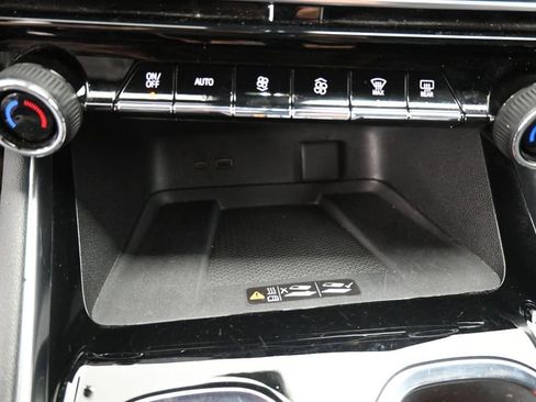 Used 2024 Chevrolet Traverse LT FWD image 32