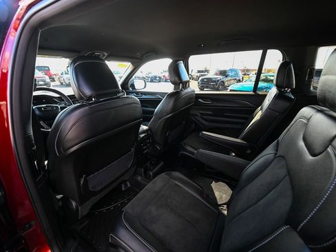 Used 2023 Jeep Grand Cherokee L Laredo image 22