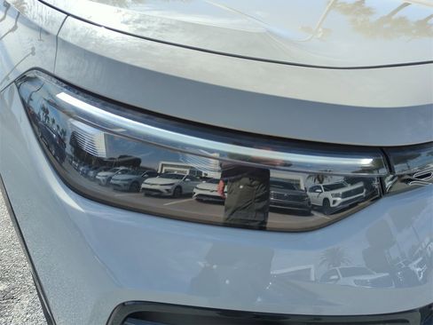 New 2026 Volkswagen Tiguan SE R-Line image 17