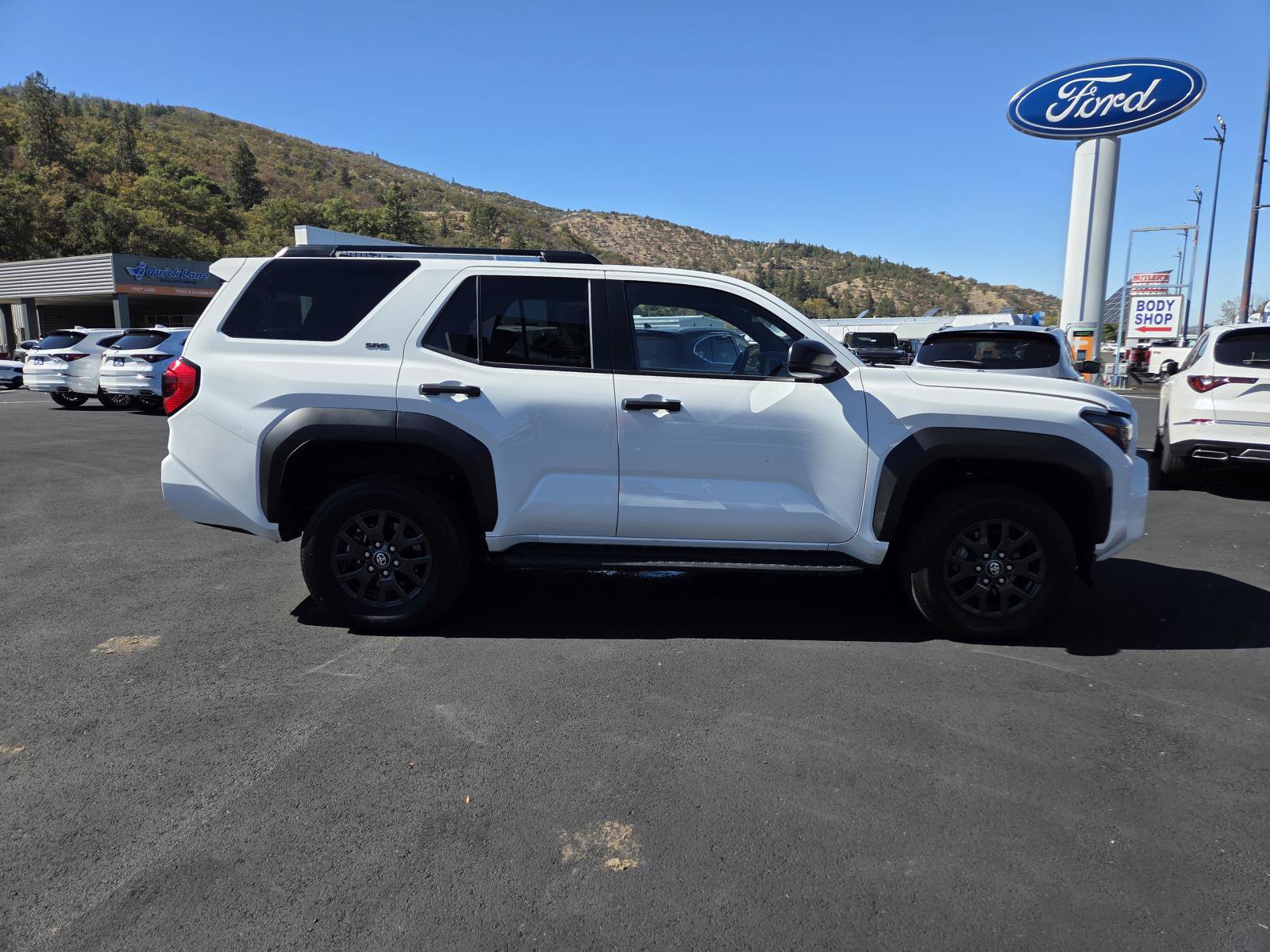 Used 2025 Toyota 4Runner SR5 AWD/4WD image 4