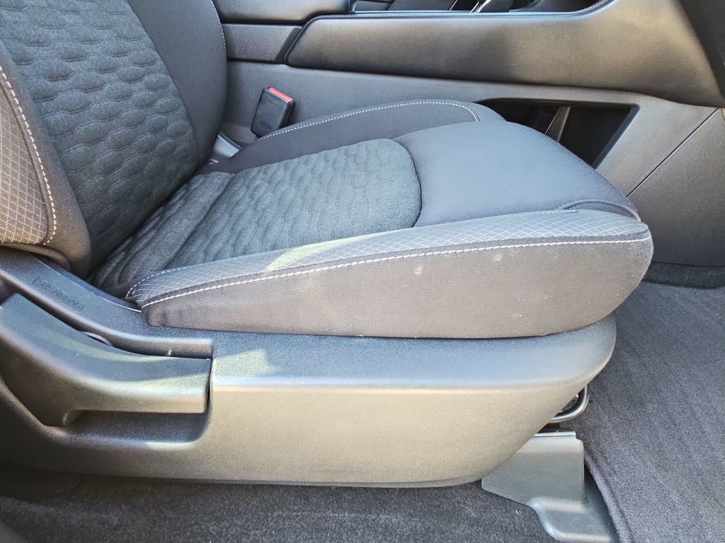 Used 2022 Nissan Pathfinder SV FWD image 30