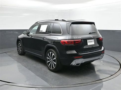 Used 2023 Mercedes-Benz GLB 250 4MATIC image 5