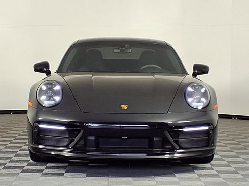 Used 2023 Porsche 911 Carrera RWD image 2