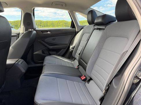 Used 2025 Volkswagen Jetta SE image 24