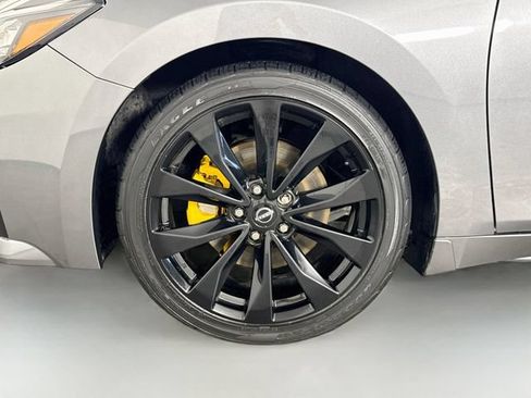 Used 2023 Nissan Maxima SR w/ Sport Mat Group FWD image 34