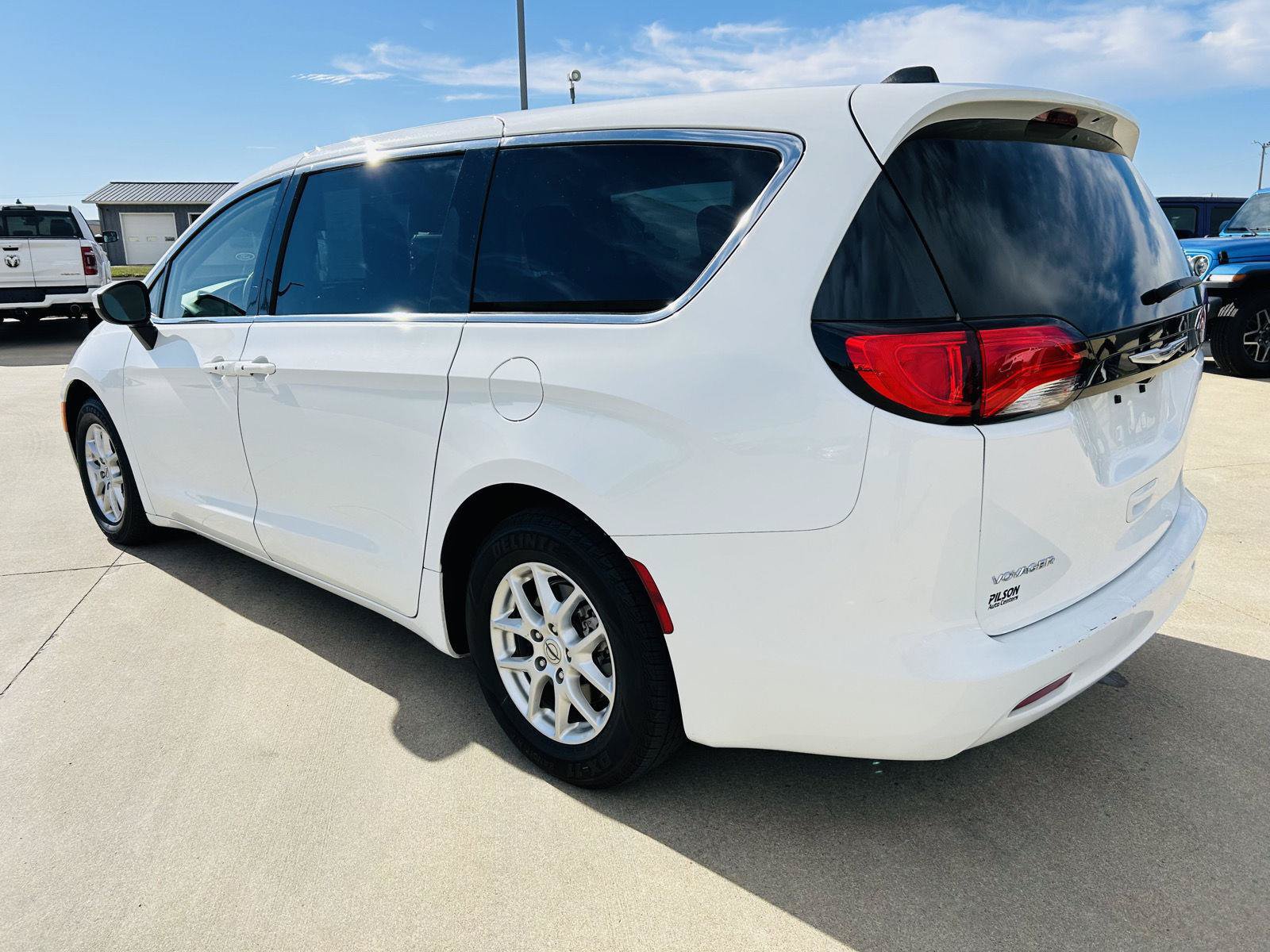 Used 2023 Chrysler Voyager LX FWD image 34