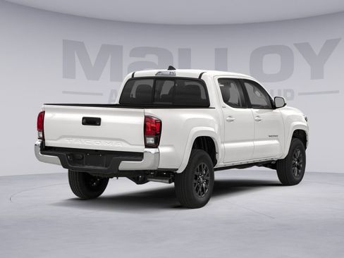 Used 2022 Toyota Tacoma SR5 AWD/4WD image 2