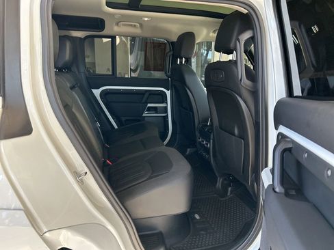 Used 2020 Land Rover Defender 110 SE image 32