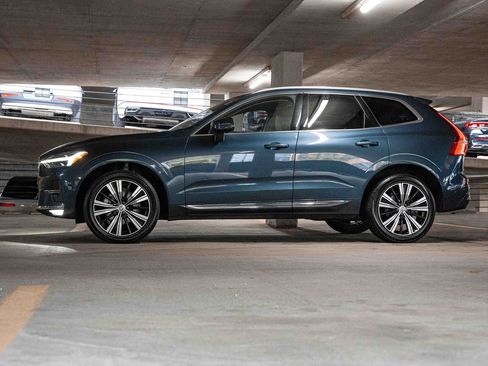 Certified 2023 Volvo XC60 B5 Plus w/ Climate Package AWD/4WD image 3
