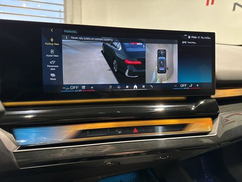 Used 2025 BMW i5 xDrive40 w/ Premium Package image 31