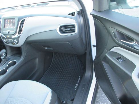 Used 2024 Chevrolet Equinox LS w/ LS Convenience Package image 18