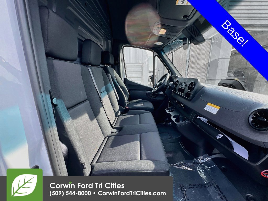 Used 2025 Mercedes-Benz Sprinter 2500 image 15