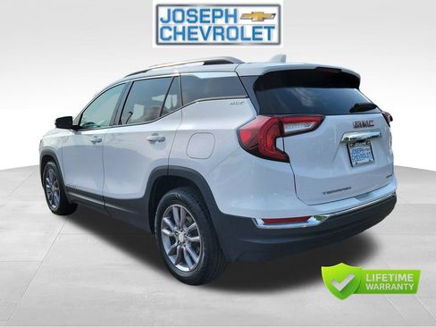 Used 2024 GMC Terrain SLT AWD/4WD image 3