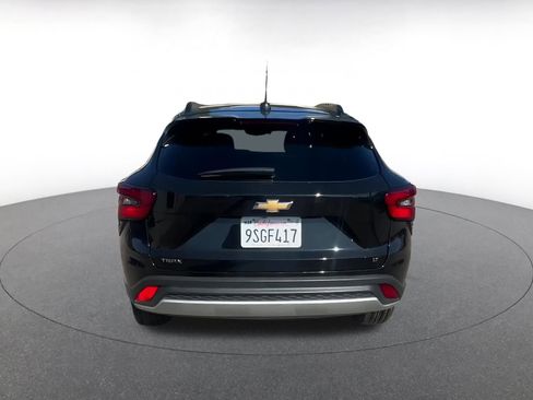 Used 2025 Chevrolet Trax LT image 12