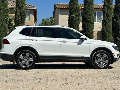 Used 2018 Volkswagen Tiguan SEL Premium AWD/4WD image 3