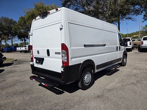 Used 2024 RAM ProMaster 2500 w/ Convenience Group image 5