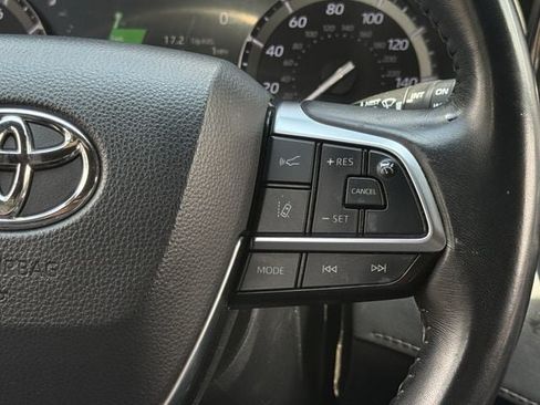 Used 2021 Toyota Highlander XSE FWD image 15