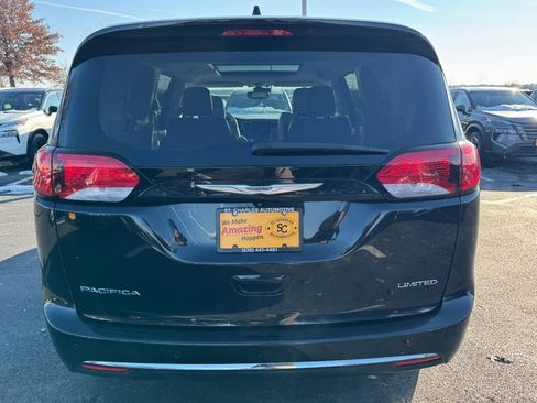 Used 2017 Chrysler Pacifica Limited w/ UConnect Theater Package image 4