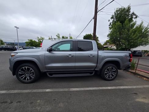 Used 2025 Chevrolet Colorado Z71 AWD/4WD image 3