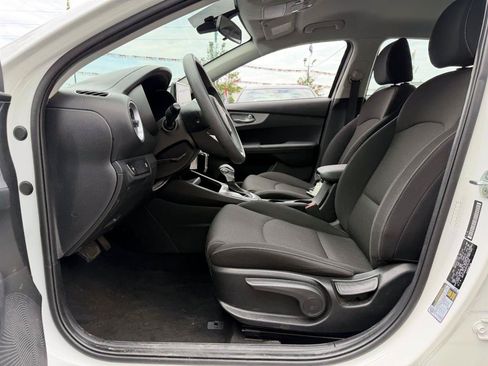 Used 2023 Kia Forte LXS FWD image 8