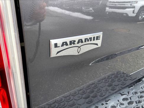 Used 2017 RAM 1500 Laramie image 32