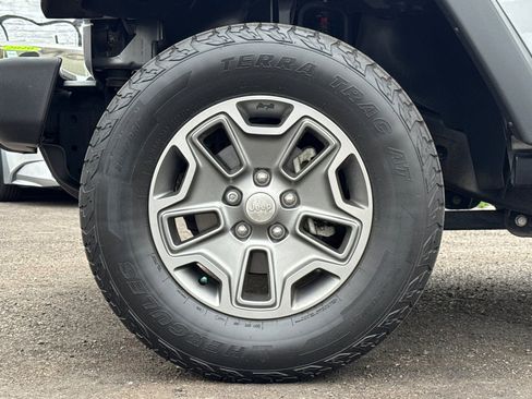 Used 2018 Jeep Wrangler Unlimited Rubicon w/ Connectivity Group AWD/4WD image 24