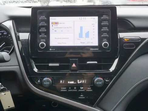 Used 2023 Toyota Camry SE image 9