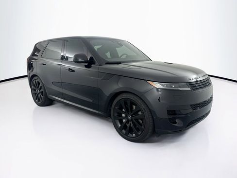 Used 2025 Land Rover Range Rover Sport SE AWD/4WD image 3