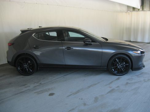 Used 2023 MAZDA MAZDA3 Hatchback w/Premium Plus Pkg image 6