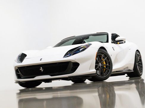 Used 2022 Ferrari 812 GTS RWD image 6