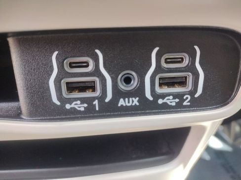 Used 2024 Chrysler Pacifica Touring-L FWD image 66