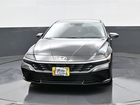 New 2026 Hyundai Elantra SE FWD image 2