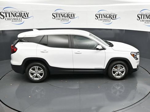 Used 2024 GMC Terrain SLE FWD image 16