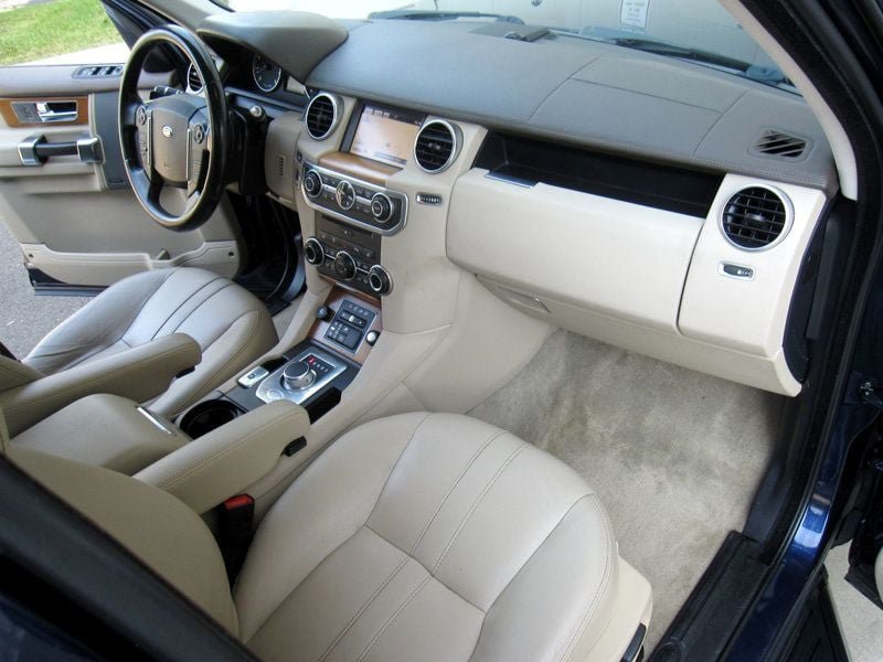 Used 2016 Land Rover LR4 HSE AWD/4WD image 24