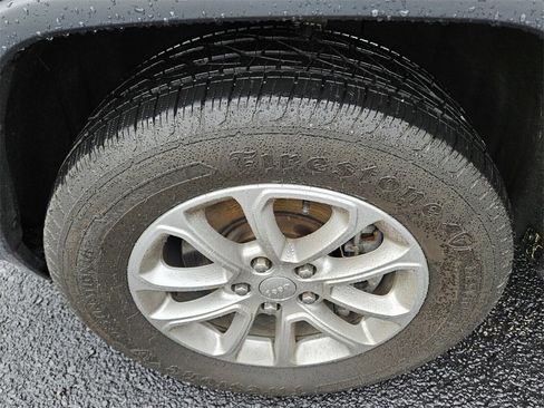 Used 2021 Jeep Grand Cherokee Laredo image 24