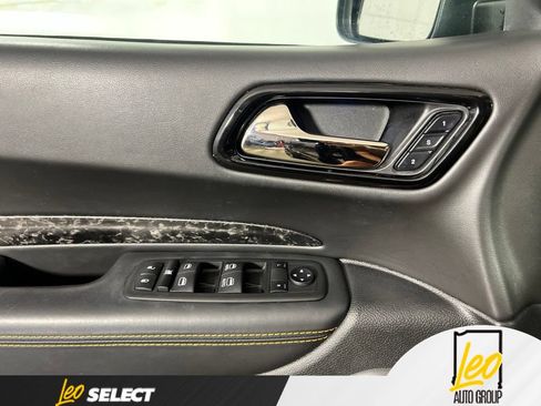 Used 2023 Dodge Durango R/T w/ Hemi Orange Plus Package AWD/4WD image 29