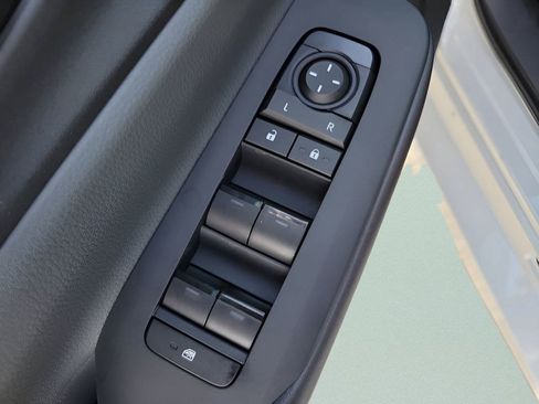 New 2026 Toyota Prius LE FWD image 16