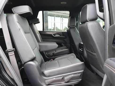 Used 2025 GMC Yukon Elevation AWD/4WD image 25