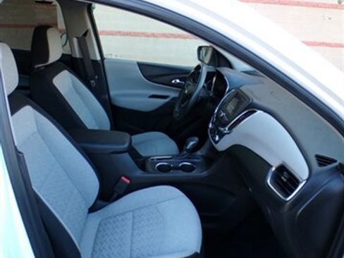 Used 2022 Chevrolet Equinox LS w/ LS Convenience Package image 29