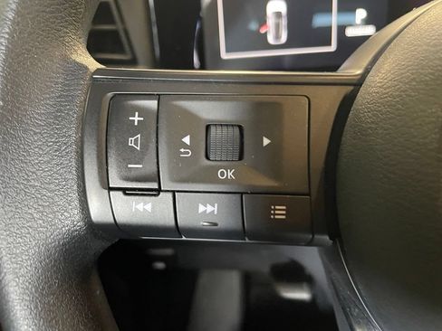 Used 2025 Nissan Kicks SV AWD/4WD image 12