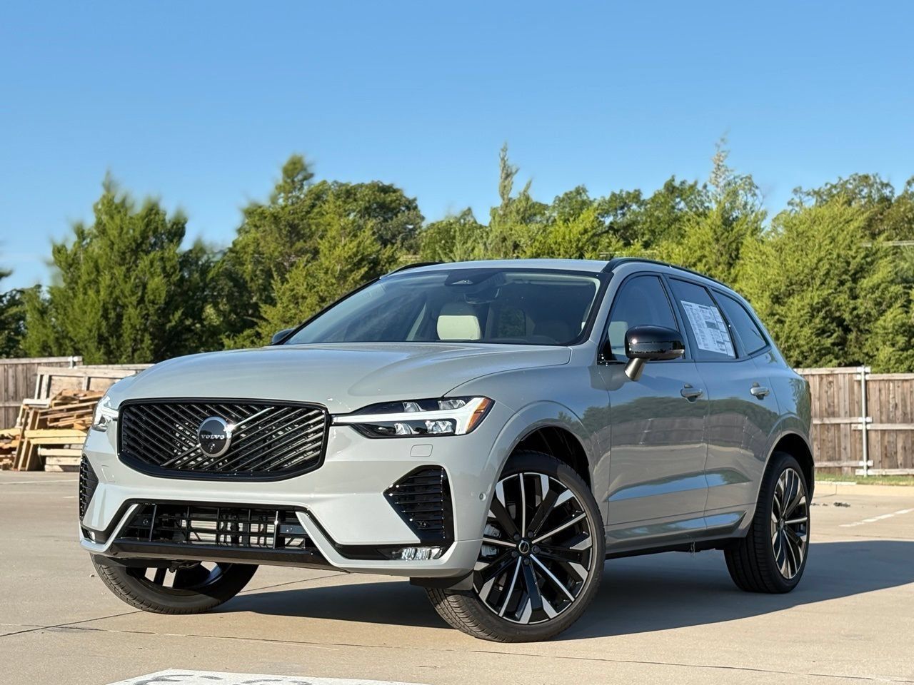 New 2026 Volvo XC60 B5 Ultra w/ Protection Package Premier AWD/4WD image 2